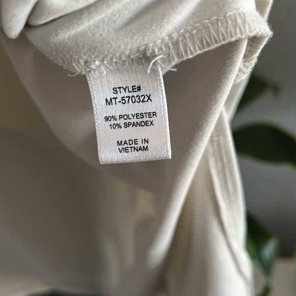 Elegant Cream Women's Top - Picture 3 of 7